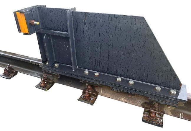 ТУПИКОВЫЙ ПУТЕВОЙ РЕЛЬСОВЫЙ УПОР УДАРНОГО ТИПА ДЛЯ КРАНОВЫХ РЕЛЬСОВ