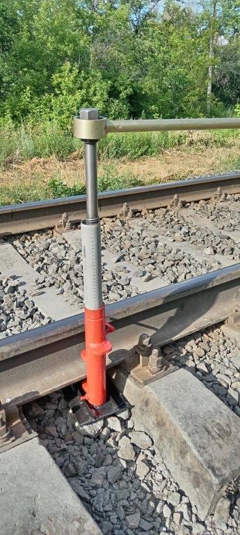 ДОМКРАТ-РИХТОВЩИК ВИНТОВОЙ ДПВ 12-200 (БЕЗ КЛЮЧА)