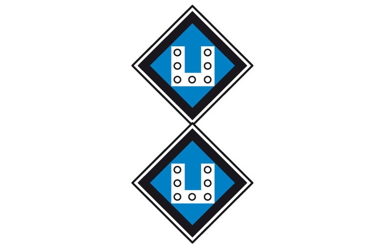 ЗНАК «ВКЛЮЧИТЬ ТОК НА ЭЛЕКТРОПОЕЗДЕ»